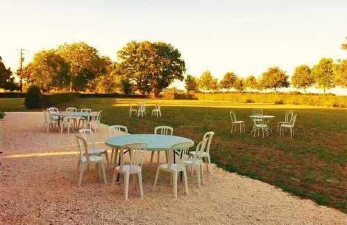 Entrains-sur-Nohain Villa | Lovely 15-person house with swimming pool guaranteed peace and quiet