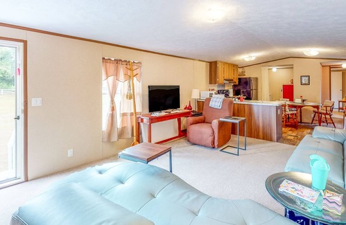 Summerfield Cottage | Lovely 15380 Charming Countryside Retreat, Firepit