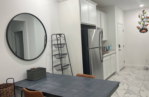 Henderson House | Lovely 1B1B Suite in brilliant Henderson