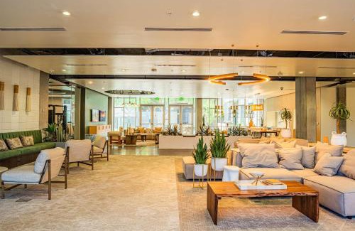 Evans Churchill Apartment | Lovely 1BD - Central Downtown - Gym, Pool, Parking