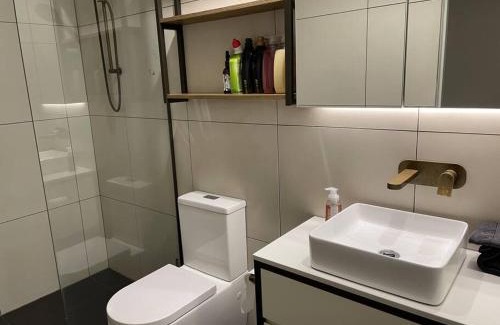 Moonee Ponds Apartment | Lovely 1BD condo with free parking city view