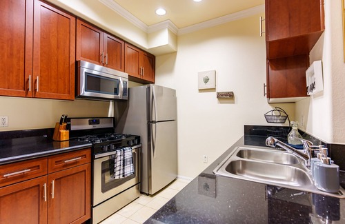 Wilshire Apartment | Lovely-1bed Condo in DTLA + Parking & Wifi