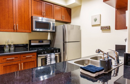 Wilshire Apartment | Lovely-1bed Condo in DTLA + Parking & Wifi