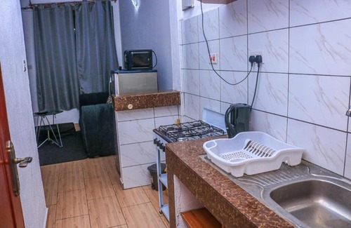 Bamburi Apartment | Lovely 1bedroom with WIFI and ample parking 2mins walk to Bamburi Kenyatta Public Beach (Pirates)