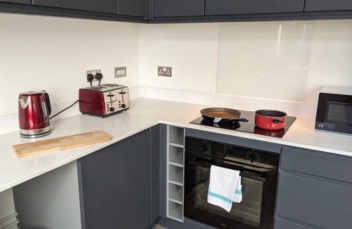 Old Trafford Apartment | Lovely 1BR Penthouse near MCR Stadiums