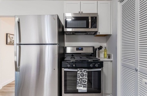 Hilltop Apartment | Lovely 1BR Private Downtown Hub - 10