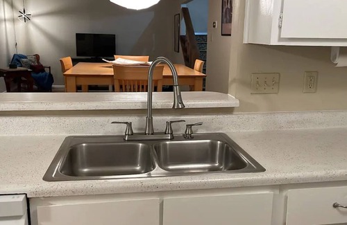 Scenic View West Apartment | Lovely 2/2 Nature Lodge near Downtown with Firepit