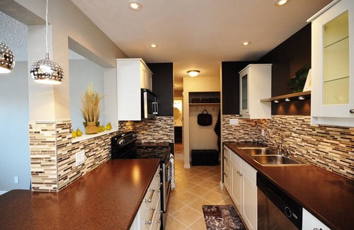 Jasper Place Condo | Lovely 2-Bdr Condo Free Parking