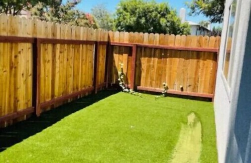 Riverside Apartment | Lovely 2-bdrm furnished Townhome with parking