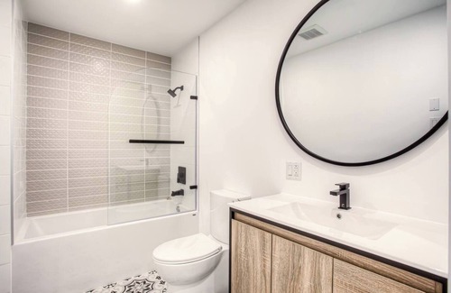 Pointe-Saint-Charles Apartment | Lovely 2 BDRs renovated condo near DT, metro