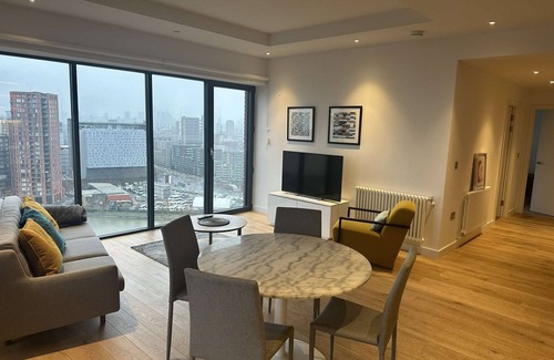 Canning Town Apartment | Lovely 2 Bed, 2 Bath - City Island