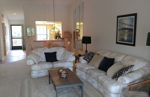Braden River Condo | Lovely 2 Bed 2 Bathroom Condo in a overlooking a lake and the golf course