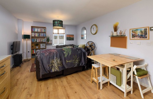 Grangetown Apartment | Lovely 2 Bed – 5 min Walk to Bus + Easy Bay Access