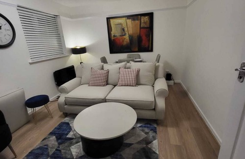 Chafford Hundred Apartment | Lovely 2-Bed Apartment in Grays