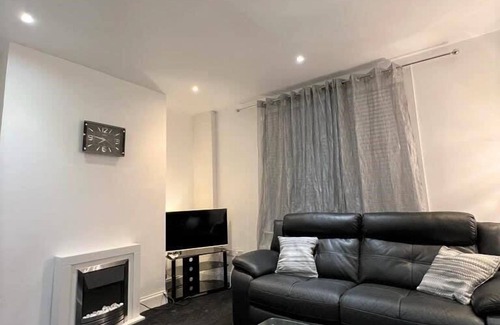 Hurlet Apartment | Lovely 2 Bed Apt close to Silverburn Mall
