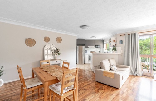 Nundah Apartment | Lovely 2-Bed by Oxenham Park, Transport & Shops