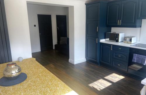 Crosby House | Lovely 2 Bed Full House By The Beach
