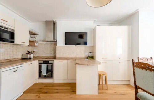 Streatham Hill Apartment | Lovely 2 bed garden flat near Tulse Hill station