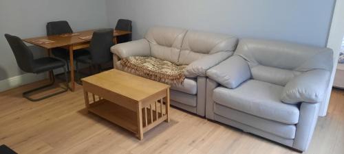 Blackrock Apartment | Lovely 2 Bed Garden Level Apartment Blackrock