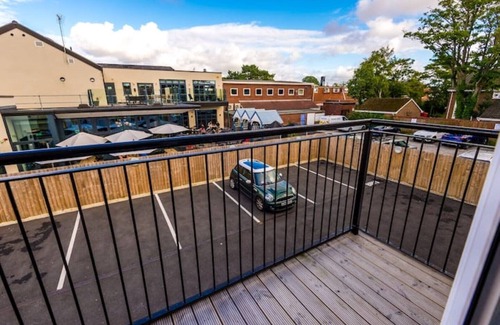 Formby Apartment | Lovely 2 Bed Apartment -Ideal 4 Leisure & Business Travellers