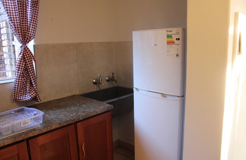 Pretoria North House | Lovely 2 Bed House 5min Walk To Pretoria North Mall Free Netflix