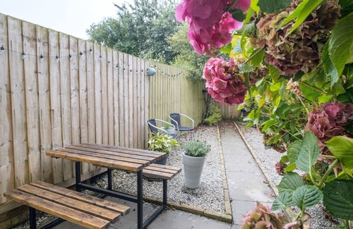 Treator House | Lovely 2 bed house in Padstow, parking, garden.