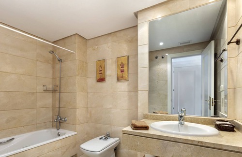 Marbella Apartment | Lovely 2 Bed in Dama de Noche Pool + Wifi - RDR220