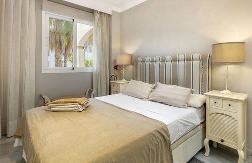 Marbella Apartment | Lovely 2 Bed in Dama de Noche Pool + Wifi - RDR220