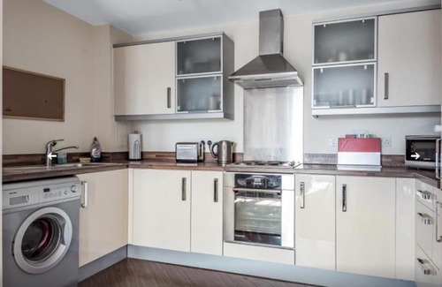 Aylesbury Apartment | Lovely 2-Bed Serviced apartment with free parking