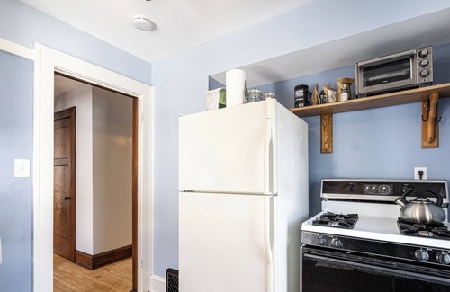 Bay View Apartment | Lovely 2 Bed Steps from Lake Michigan! upper NY