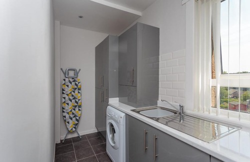 Kirkliston Apartment | Lovely 2-bed upper villa in Kirkliston Edi Airport