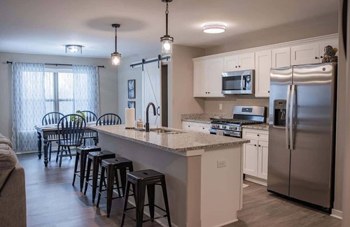 Loves Park House | Lovely 2 Bed w/Office Loves Park
