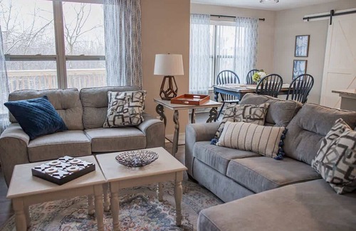 Loves Park House | Lovely 2 Bed w/Office Loves Park