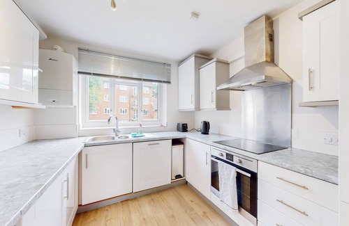 Putney Apartment | Lovely 2 Bed with Balcony near East Putney Station