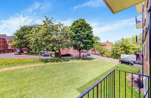 Putney Apartment | Lovely 2 Bed with Balcony near East Putney Station