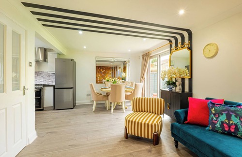 Milton Keynes House | Lovely 2 bed with large garden, close to MK Central Rail station & City Centre