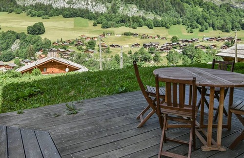Le Chinaillon Apartment | Lovely 2-bedroom apartment, sunny terrace, close to slopes in Chinaillon
