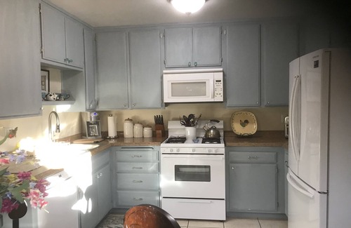 Goleta House | Lovely 2 bedroom 1.5 bath Townhouse Close to UCSB