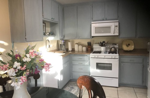 Goleta House | Lovely 2 bedroom 1.5 bath Townhouse Close to UCSB