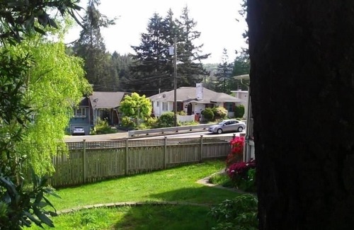 Coos Bay House | Lovely 2-bedroom 5 Bed house in Coos Bay -Beach -Bay -Lakes