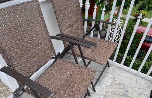 Potters Village Apartment | Lovely 2 Bedroom Apt 4 Warm, Cosy, Comfortable