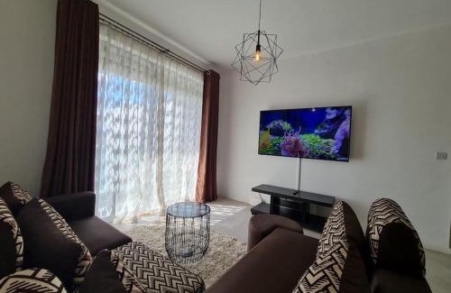 Candos Apartment | Lovely 2-bedroom apart, next to Park, Free Parking