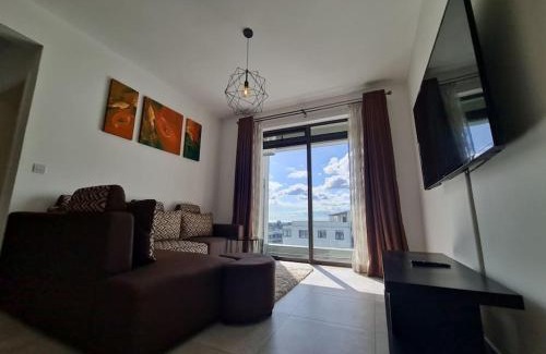 Candos Apartment | Lovely 2-bedroom apart, next to Park, Free Parking