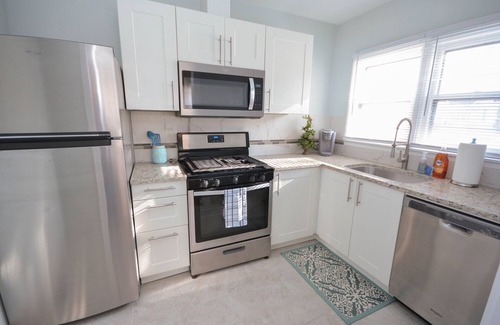Kutzky Park House | Lovely 2 bedroom apartment near St Mary's Hospital