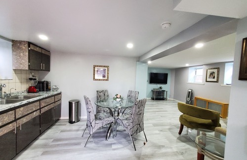 Morris Heights Apartment | Lovely 2 bedroom apartment in a private house with beautiful garden