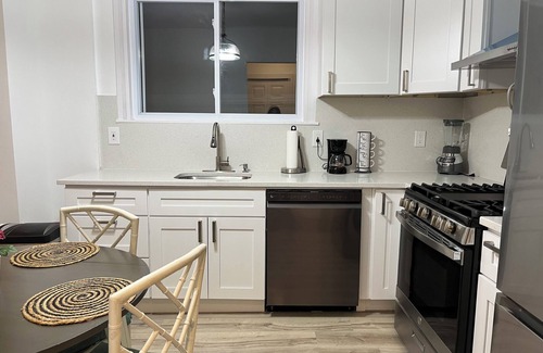 Scranton House | Lovely 2-Bedroom Apartment in Scranton Valley!