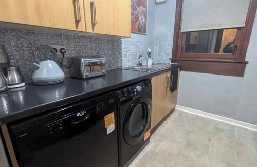 Glenisla Apartment | Lovely 2-bedroom apartment with WiFi in charming Dundee