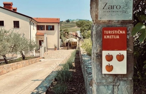 Izola Apartment | Lovely 2-bedroom apartment with terrace & parking