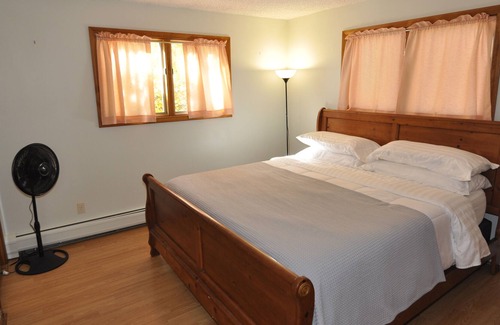 Holden Apartment | Lovely 2 bedroom apartment on Route 1A in Holden
