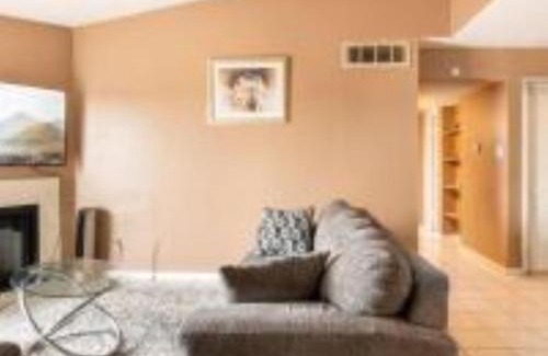 Greater Fondren Southwest Apartment | Lovely 2- bedroom apartment with nice amenities